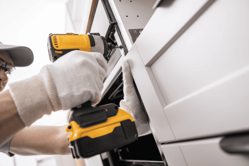 montage et démontage des meubles